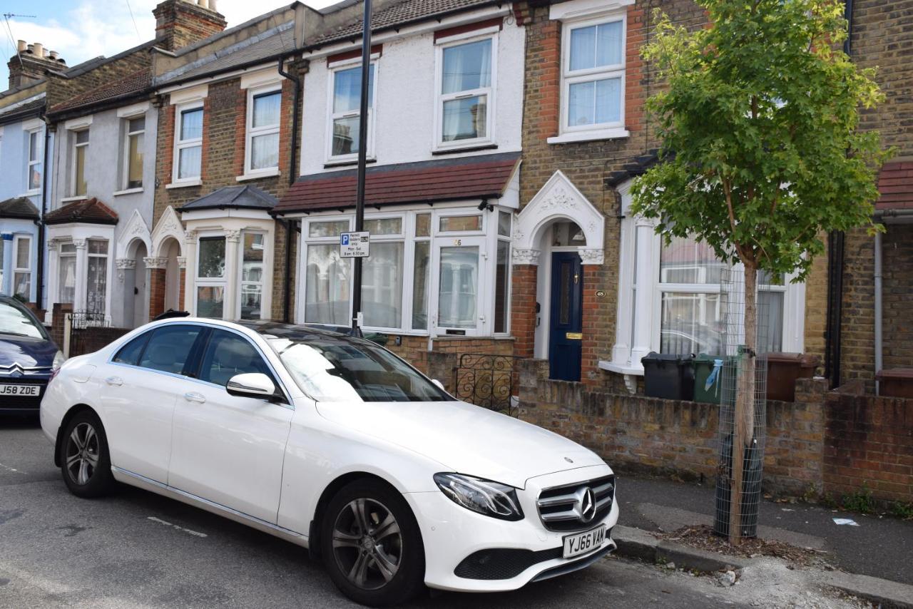 Three Bedroom House Lancaster Road ロンドン エクステリア 写真