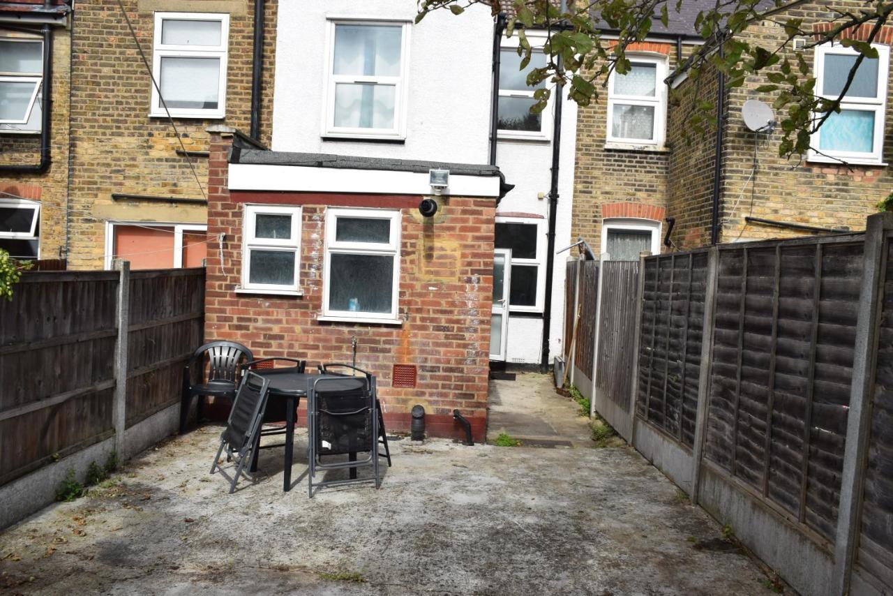 Three Bedroom House Lancaster Road ロンドン エクステリア 写真