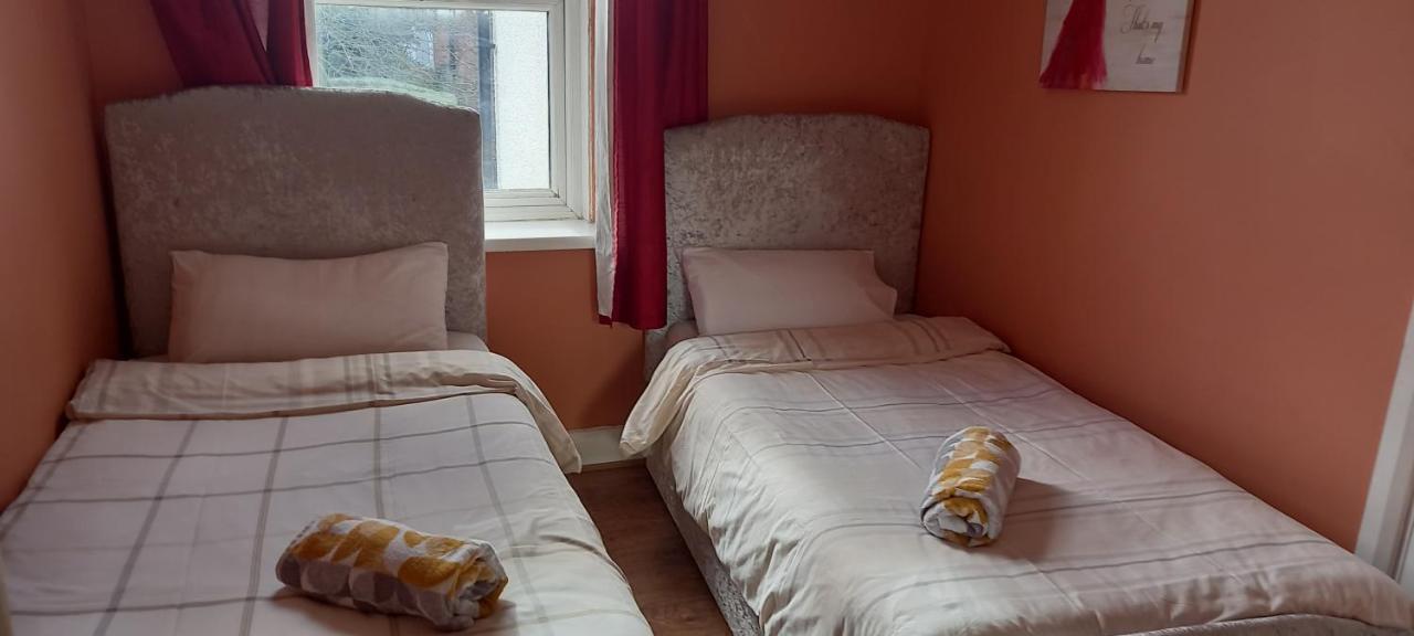 Three Bedroom House Lancaster Road ロンドン エクステリア 写真