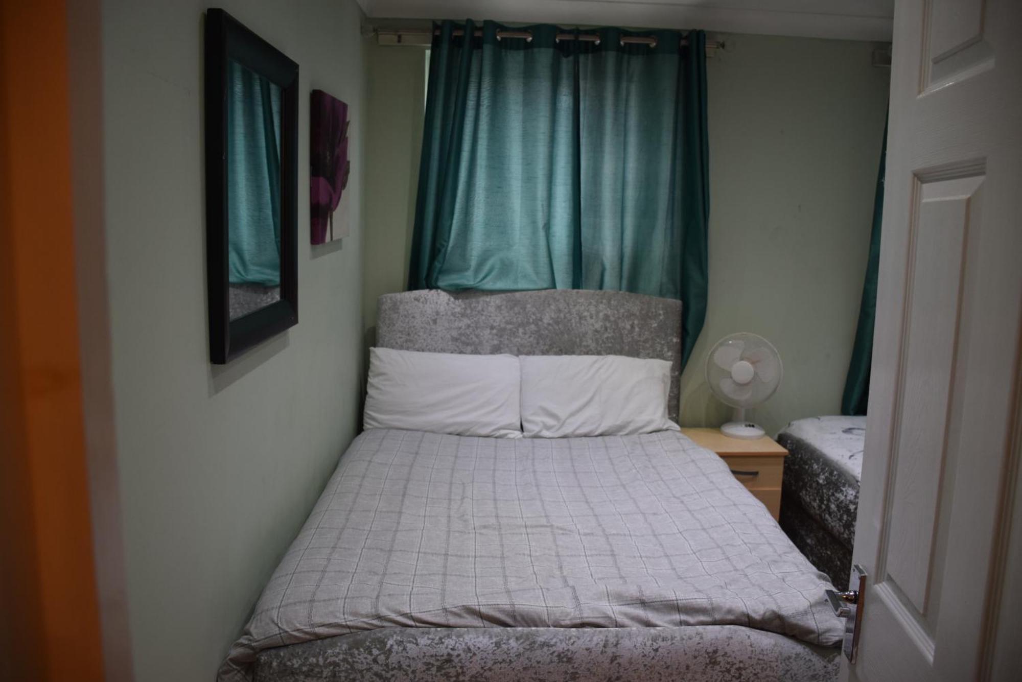 Three Bedroom House Lancaster Road ロンドン エクステリア 写真