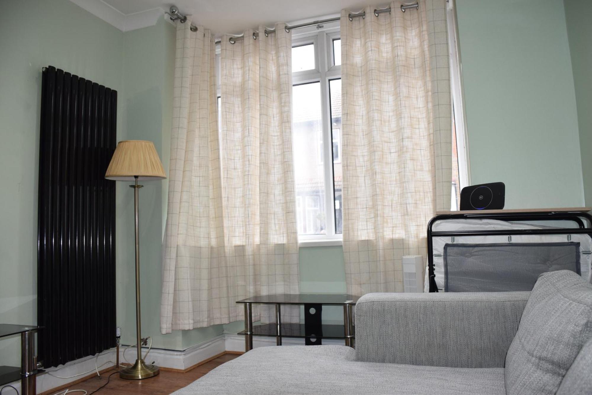 Three Bedroom House Lancaster Road ロンドン エクステリア 写真
