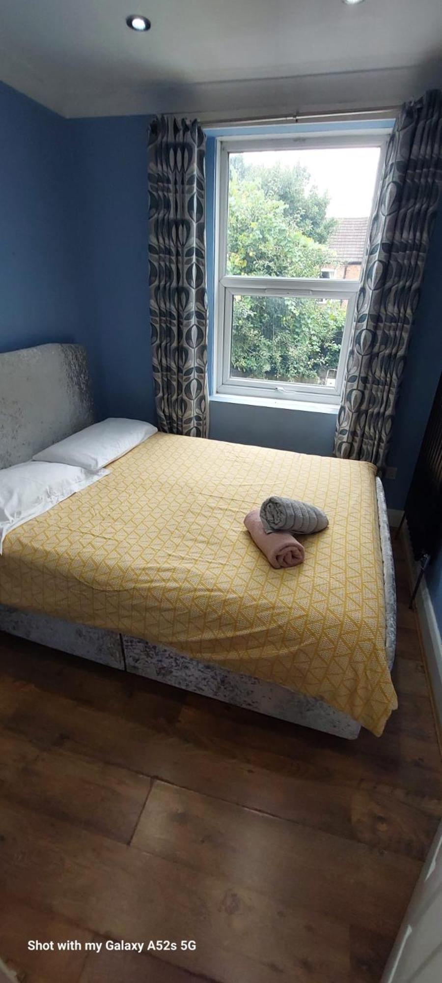 Three Bedroom House Lancaster Road ロンドン エクステリア 写真